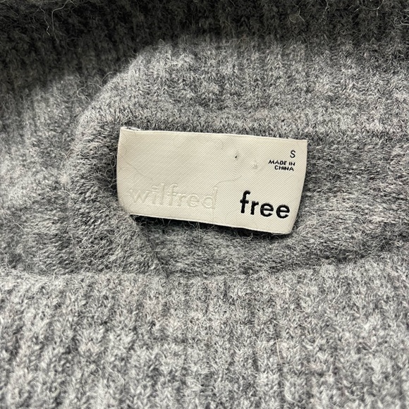 Aritzia Wilfred Free Alpaca/ wool blend turtleneck sweater - Picture 3 of 4